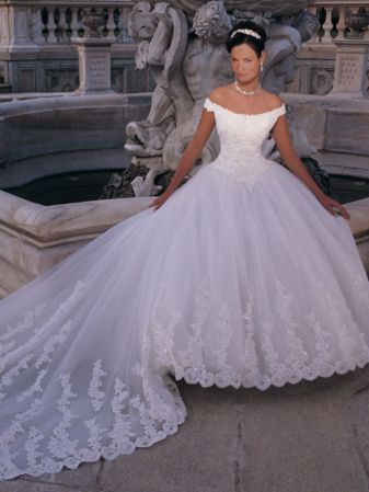 Datei:Dania im Brautkleid03.jpg